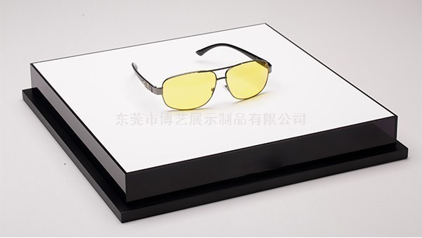 多少面的亞克力展示架展示效果更好呢？