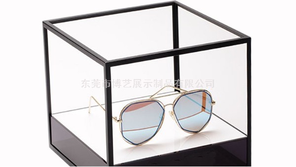 如何用亞克力展架來展示產(chǎn)品呢？